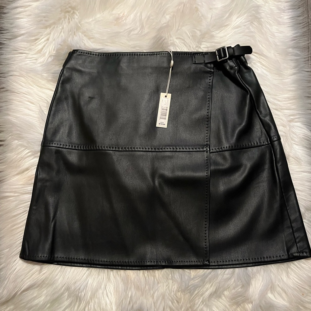 Tahari  leather Like Mini skirt size med